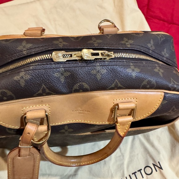 Preloved beautiful condition Louis Vuitton DeauvilleBag - Picture 2 of 16